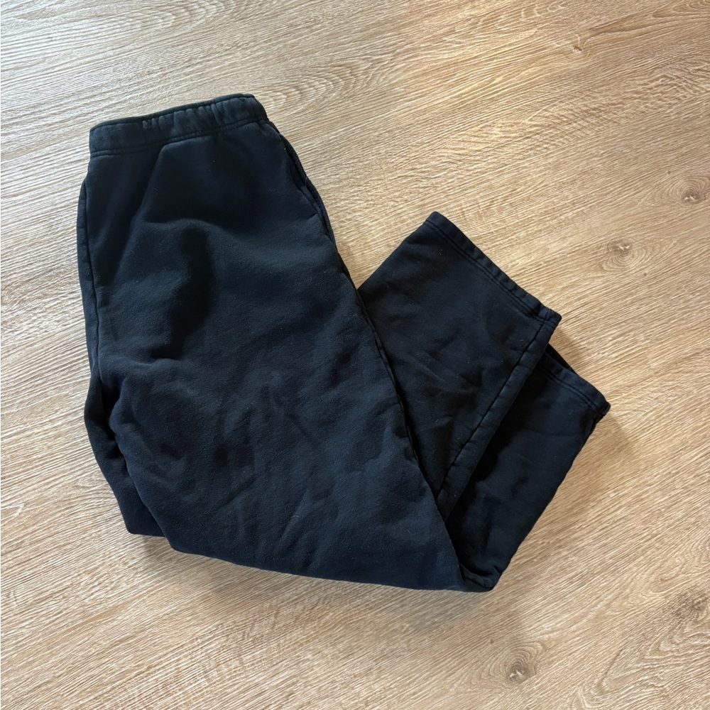 Aritzia black Tna sweat fleece pants. Large